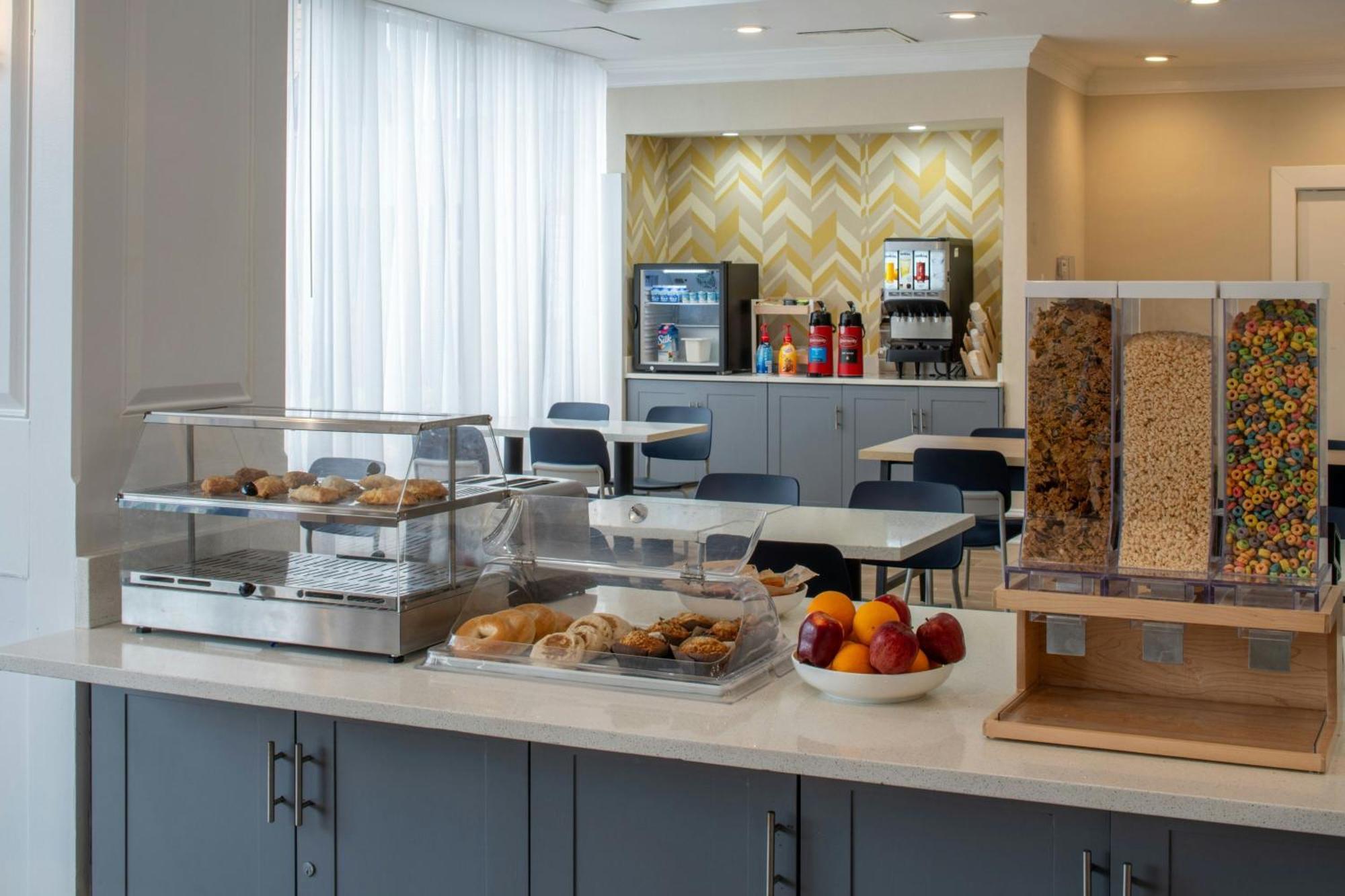 Express By Marriott 1-10 Hotel 3*